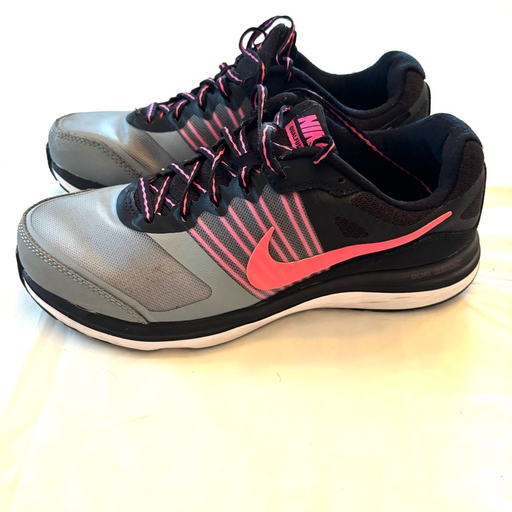 Nike Running Dual Fusion TR HIT Racer Pink Black Sneakers SZ 8 W Gently Worn